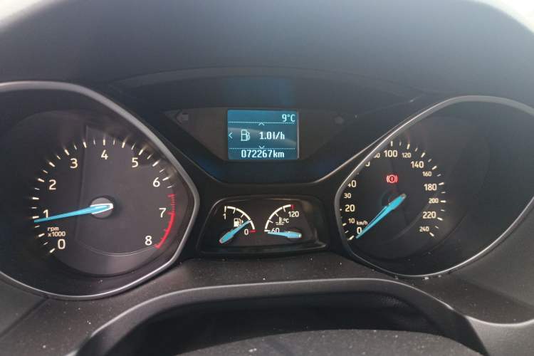 Used Ford Focus 2017 Sedan 1.6L Manual Fashion Edition Smart Drive Version
