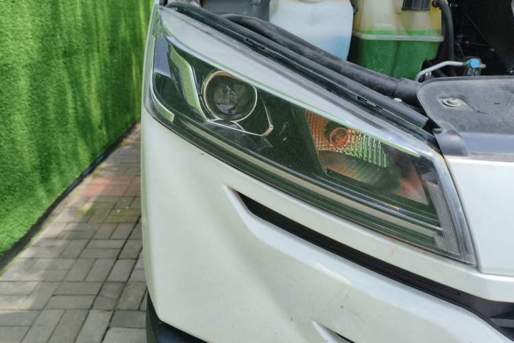 Used Iveco Daily 2025 2.5T V37 Van Transporter Green Lane Enhanced Version Mid-Chassis Mid-Roof Dual Tires
