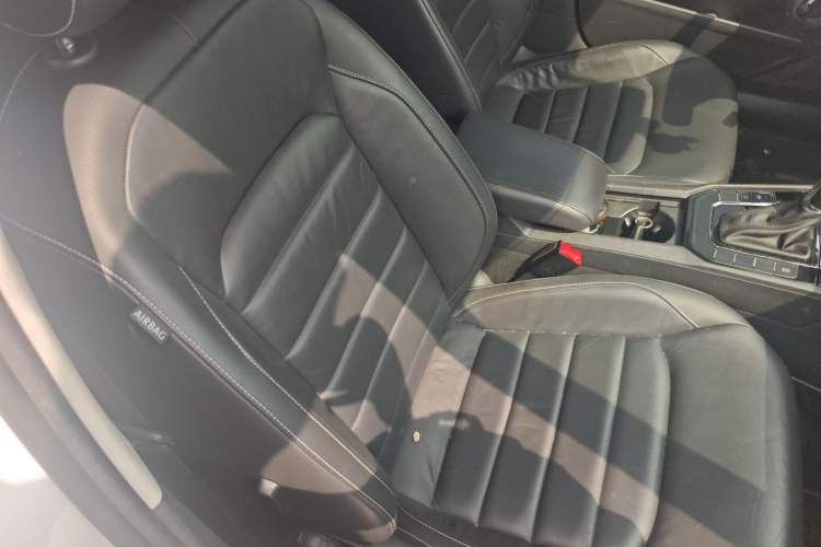 Used Volkswagen Lamando 2015 280TSI DSG Comfort Edition Right Front Seat