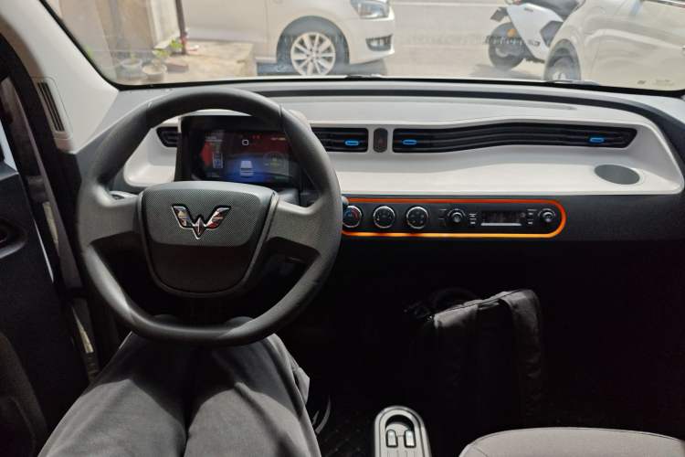 Used Wuling Hongguang MINIEV 2020 Enjoyment Model Lithium Iron Phosphate Center Console