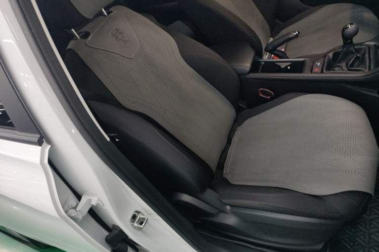 Used Roewe i5 2023 1.5L Manual Comfort Edition