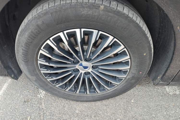 Used Denza D9 2022 DM-i 1040 Prestige Model