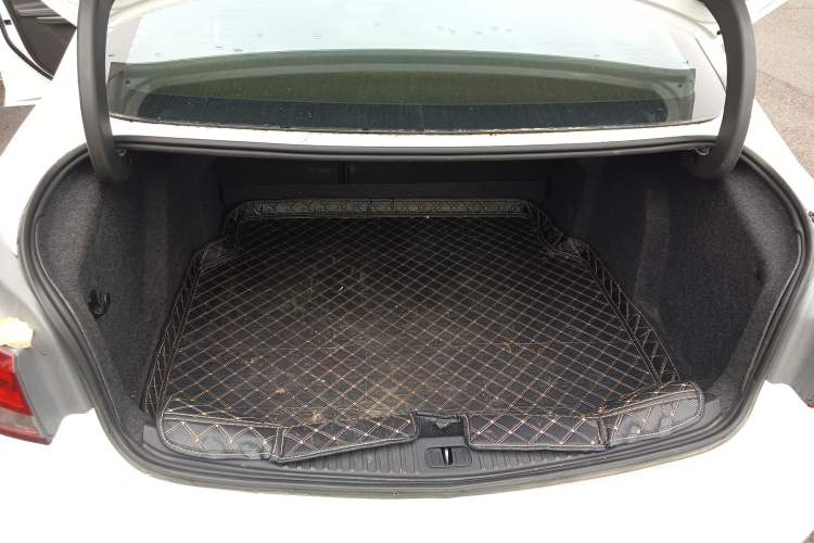 Used Buick Verano 2019 Sedan 20T Dual-Clutch Elite Model Trunk