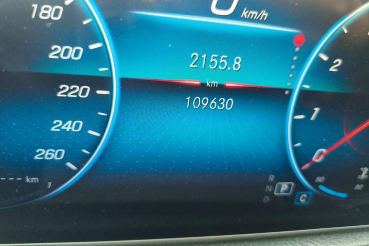 Used Mercedes-Benz GLB 2022 Second Facelift GLB 200 Fashion Edition Odometer Close Up