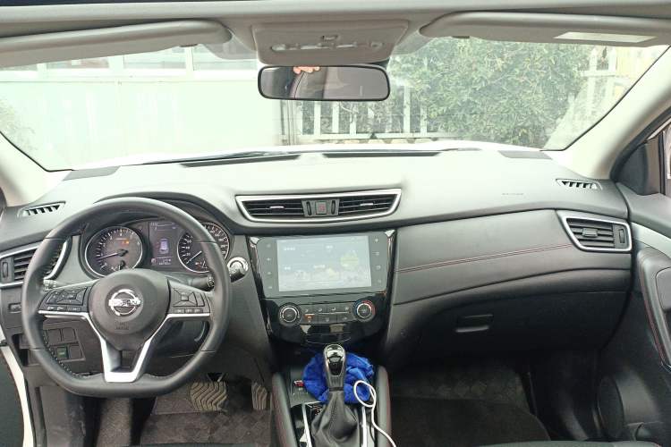 Used Nissan Qashqai 2019 2.0L CVT Luxury Edition Center Console