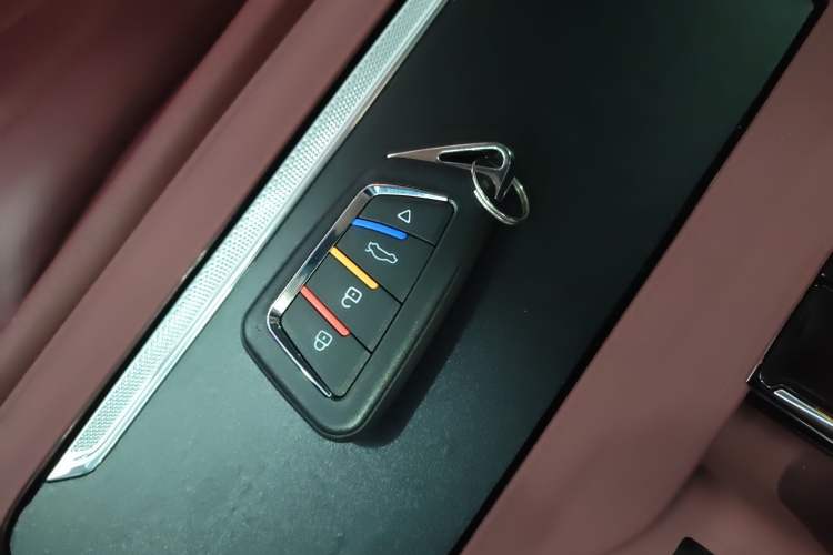 Used Hongqi H5 2024 2.0T Automatic Smart Connect Flagship Edition Vehicle Key