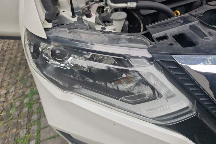 Used Nissan X-Trail 2017 2.0L CVT Comfort Edition 2WD Right Front Headlight