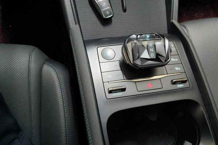 Used BYD Qin L 2025 DM-i Smart Drive 80KM Leading Model
