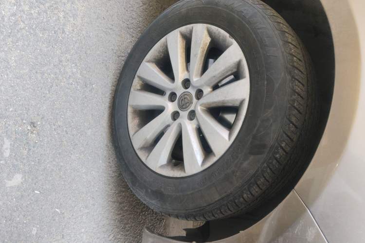 Used Brilliance H530 2017 1.6L Automatic Comfort Model Right Front Wheel Hub