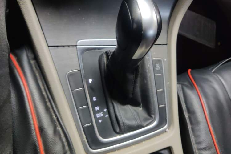 Used Volkswagen Golf 2014 1.6L Automatic Comfort Model Gear Lever