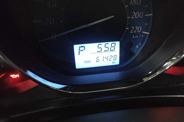 Used Toyota YARiS L Zhi Xuan 2015 1.5E Automatic Charm Edition Odometer Close Up