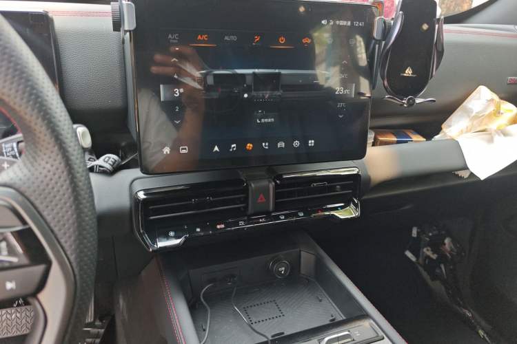 Used JMC DaDao 2024 Explorer 2.3T Diesel Automatic 4x4 Extreme Edition Audio And AC Panel