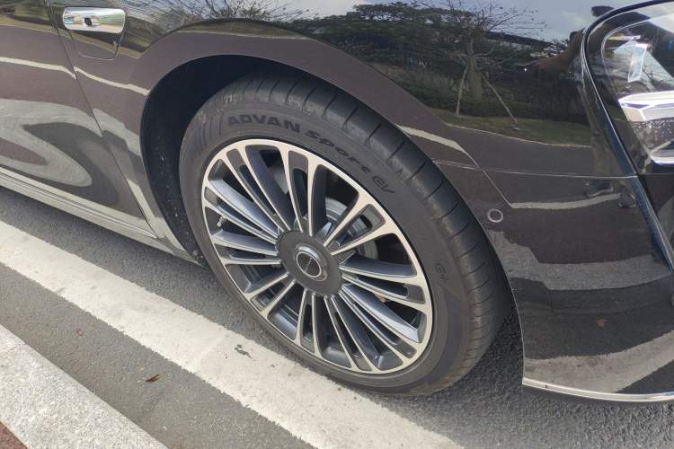 Used Hima Stelato S9 2024 All-Electric Max Rear-Drive Long-Range Version Right Front Wheel Hub