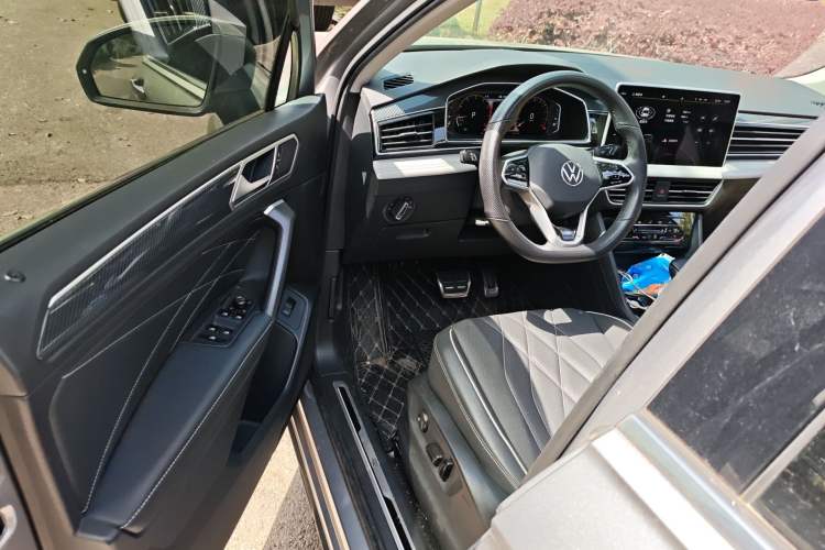 Used Volkswagen Tiguan L 2022 330TSI Automatic Two-Wheel Drive R-Line Enhanced Edition Driver Seat