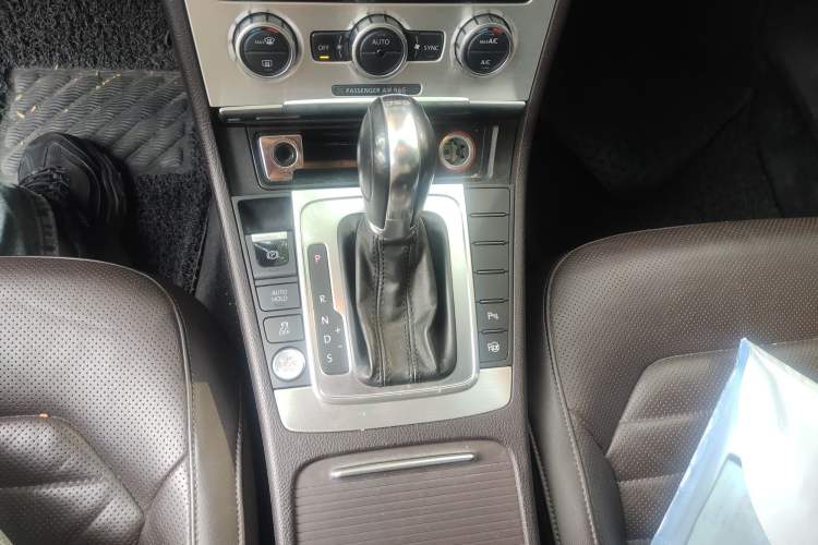 Used Volkswagen Magotan 2012 Travel Edition 2.0 TSI Luxury Version
