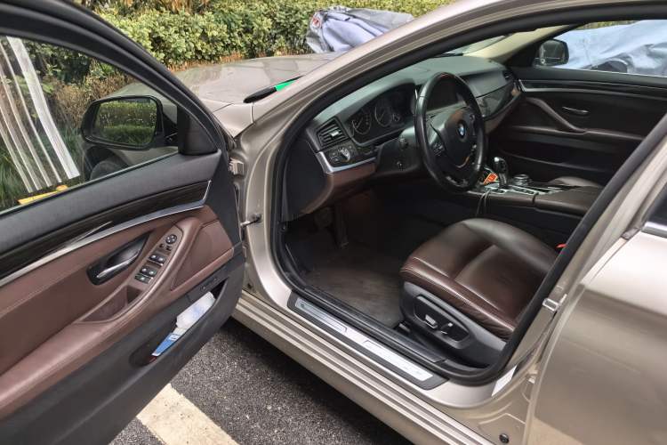 Used BMW 5 Series 2013 525Li Leading Model
