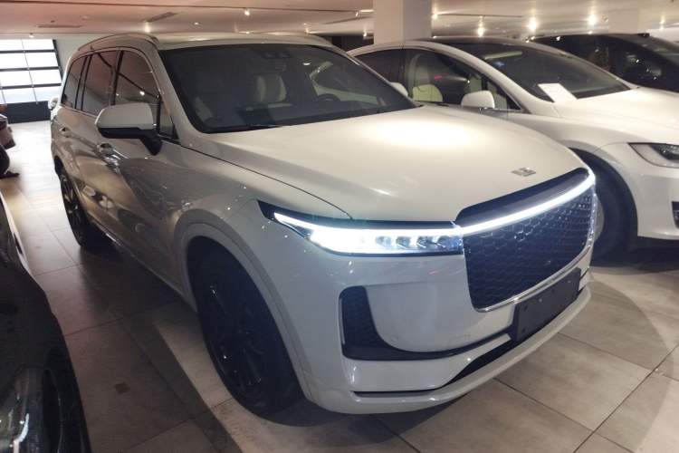 Used Li Auto ONE 2020 Extended-Range 6-Seater Version Front Right 45 Deg