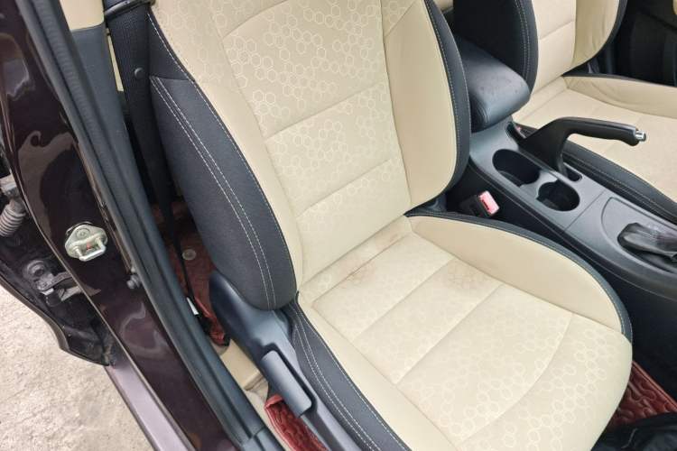 Used Haima Fumei 2014 M5 1.6L Automatic Elite Model Right Front Seat