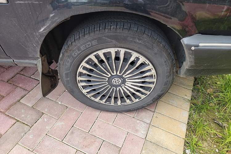 Used Volkswagen Santana Vista 2005 1.8L Manual Value-Added Model Right Front Wheel Hub