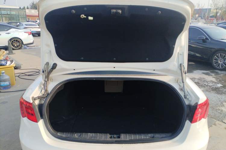 Used BAIC Senova D70 2013 2.0T Comfort Edition Trunk