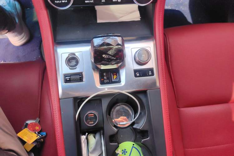 Used Jaguar F-PACE 2021 340 PS R-Dynamic SE Gear Lever