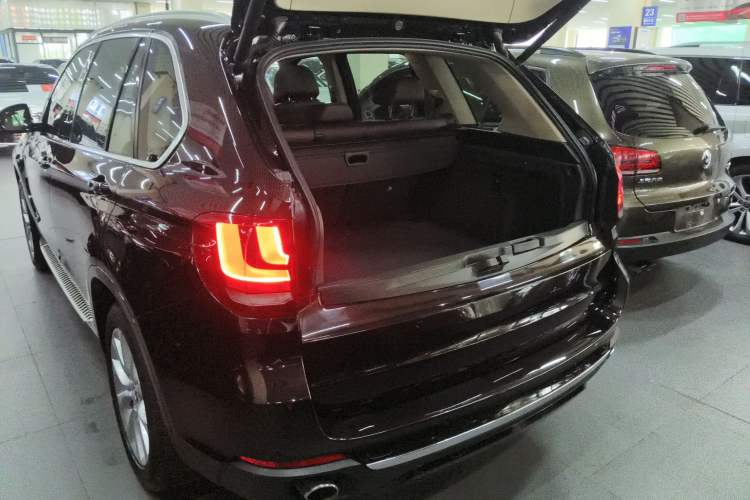 Used BMW X5 2018 xDrive28i Trunk