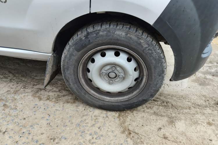 Used Jinbei Hiace X30 2021 1.5L Standard Version Air-Conditioner-Free Van China VI Emission Standard SWC15M Right Front Wheel Hub