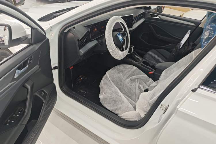 Used Volkswagen Sagitar 2025 Facelift 200TSI DSG Flyover Edition
