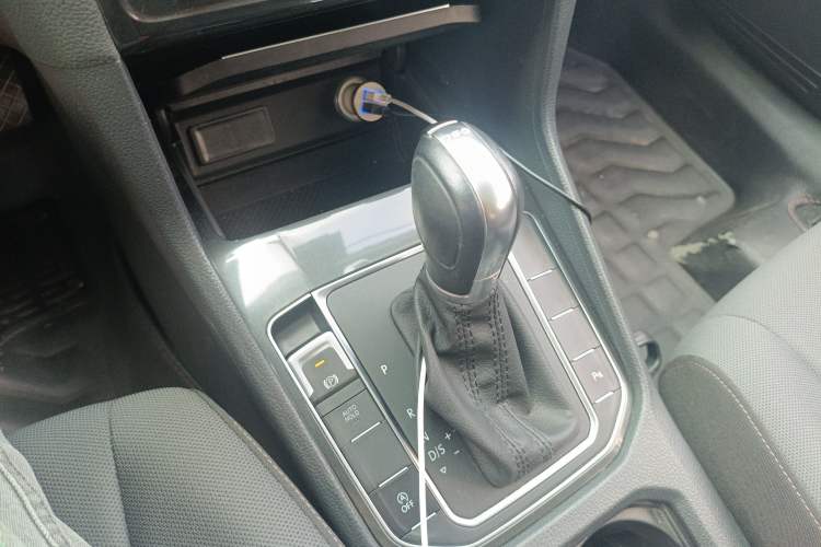 Used Volkswagen Golf Sportsvan 2016 230TSI Automatic Trend Edition Gear Lever