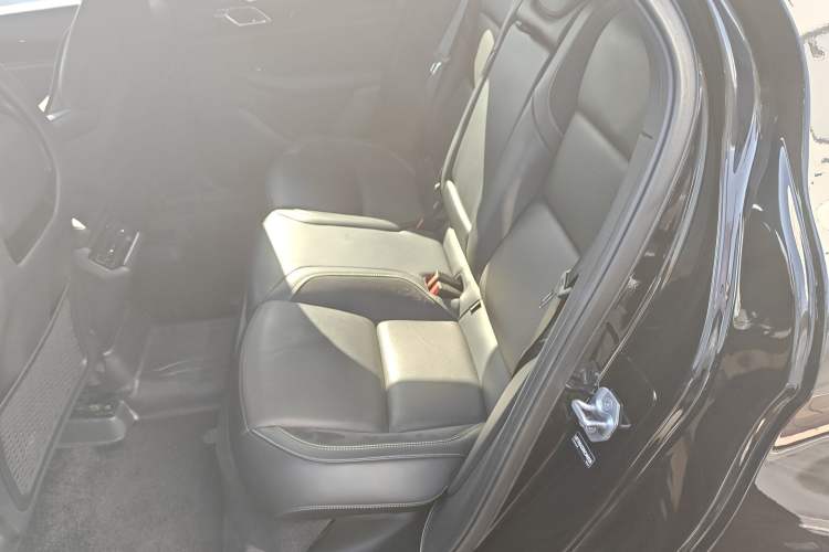 Used Lynk & Co 03 2023 2.0TD DCT JingPro Left Rear Seat