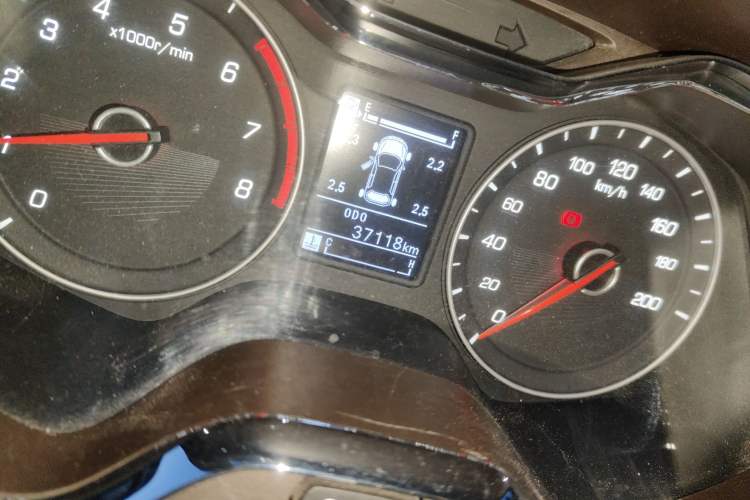 Used Baojun 310W 2017 1.5L Manual Luxury Edition China V Odometer Close Up