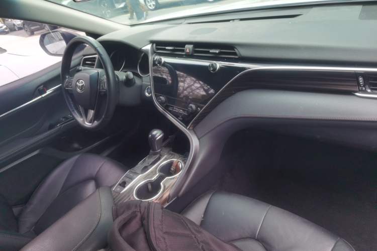 Used Toyota Camry 2019 2.5G Luxury Edition China VI Standard Center Console