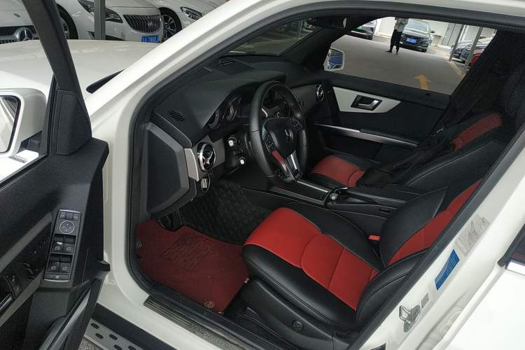 Used Mercedes-Benz GLK-Class 2015 GLK 260 4MATIC Dynamic Edition Ultimate Version
