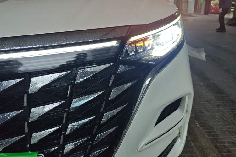 Used Roewe iMAX8 New Energy 2025 1.5T DMH Lu Zun Deluxe Edition Left Front Headlight