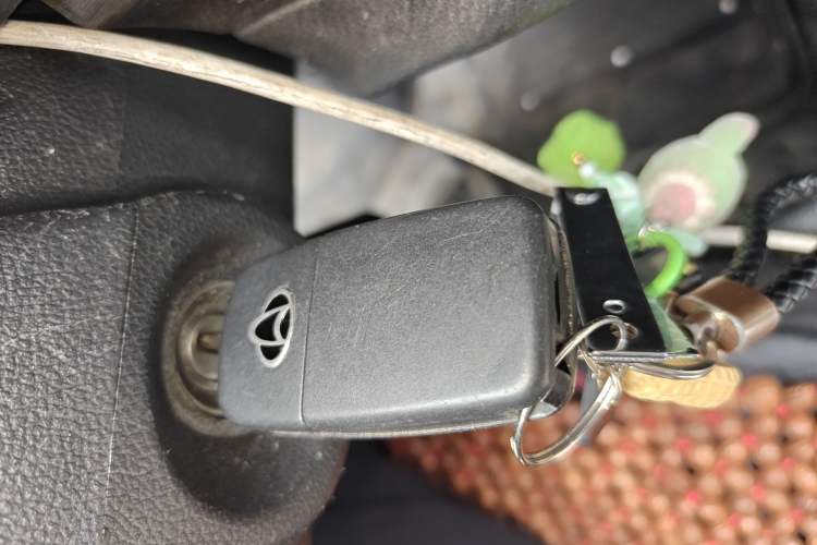 Used CHANGAN KAICHENG Ruixing EM60 2025 Model, Passenger Version—Comfortable Type, 6 Seats, 240 km, Side Doors, 60 kW Vehicle Key