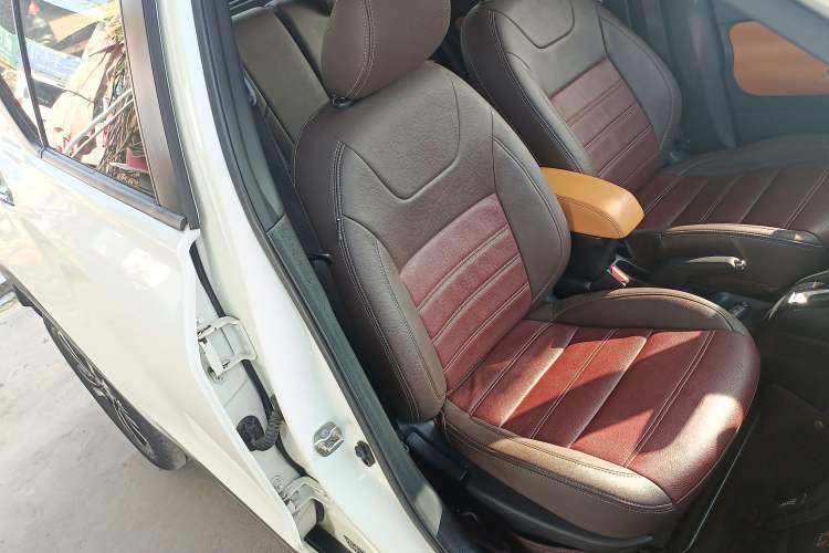 Used Nissan Kicks 2017 1.5L CVT Smart Drive Edition Right Front Seat