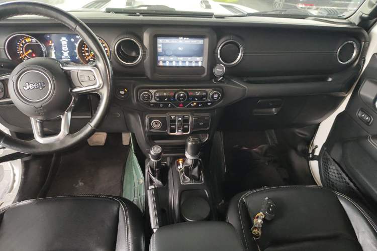 Used Jeep Wrangler 2019 2.0T Sahara Four-Door Version China VI Emission Standard