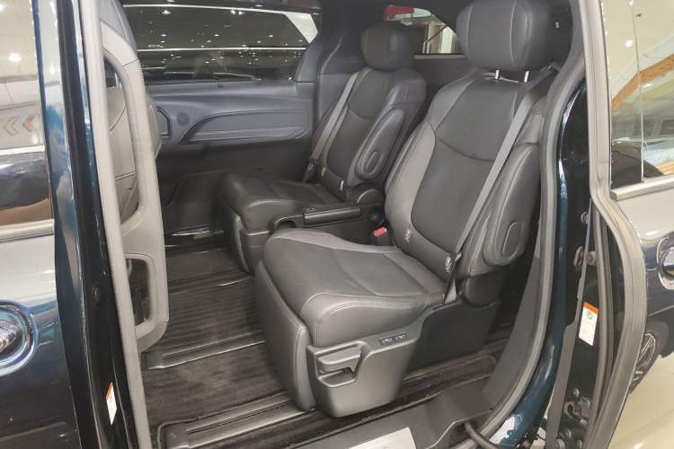 Used Toyota Granvia 2022 2.5L Hybrid Prestige Edition