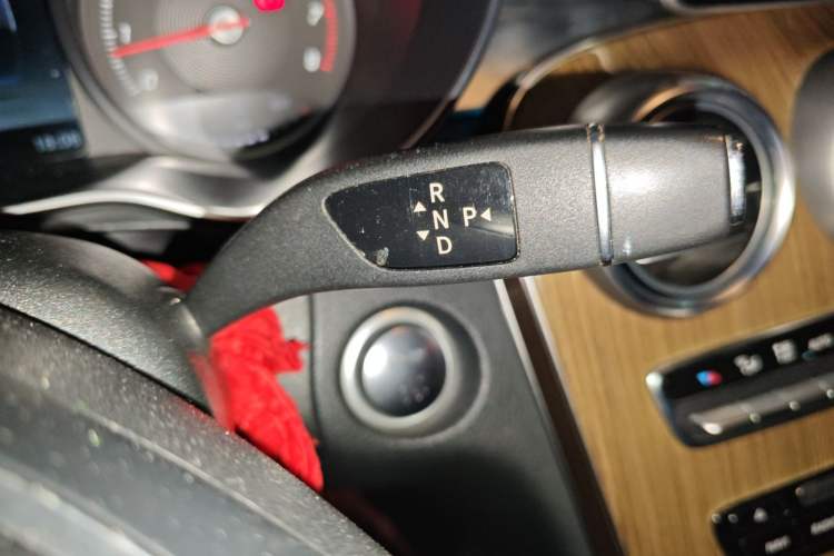 Used Mercedes-Benz GLC Coupe 2019 Facelift GLC 260 4MATIC Coupe SUV Gear Lever