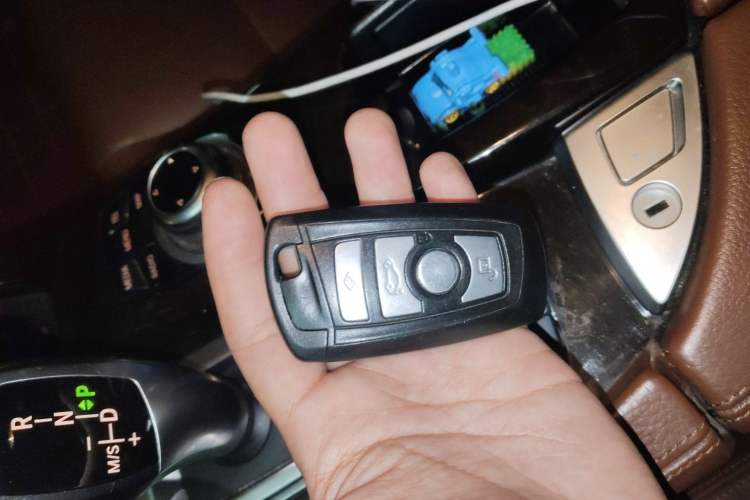 Used BMW 5 Series 2014 525Li Leading Model
