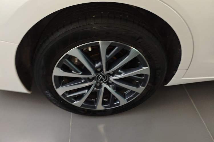 Used Lexus ES 2023 200 Excellence Edition Right Rear Wheel Hub