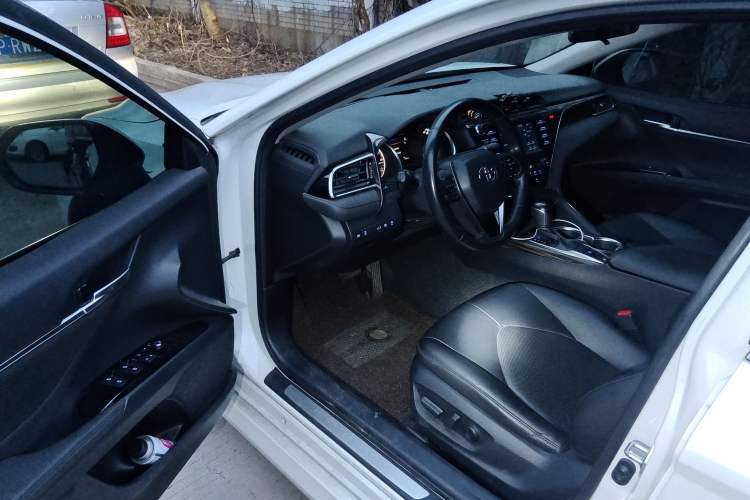 Used Toyota Camry 2018 2.0G Luxury Edition
