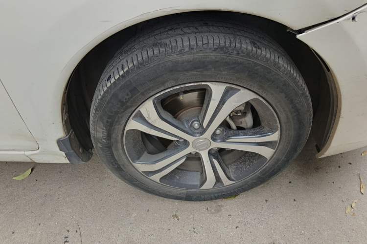 Used Nissan Tiida 2016 1.6L CVT Smart Drive Edition Right Front Wheel Hub