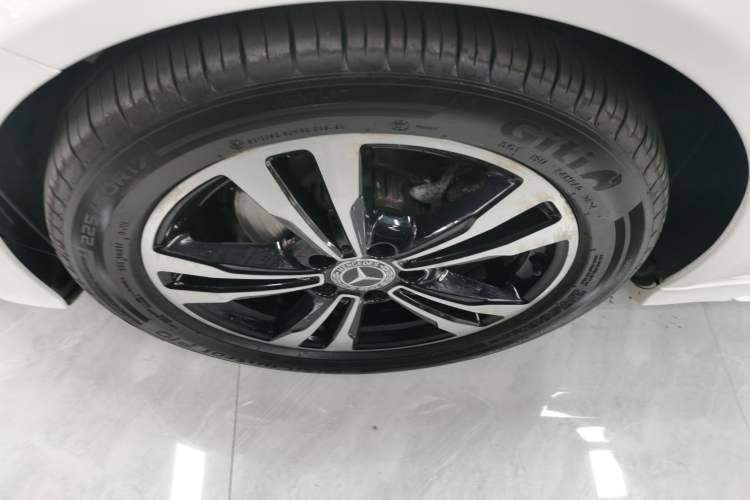 Used Mercedes-Benz C-Class 2017 Restyled C 200 Sport Edition Left Front Wheel Hub