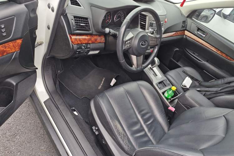 Used Subaru Outback 2010 2.5i Luxury Edition Driver Seat