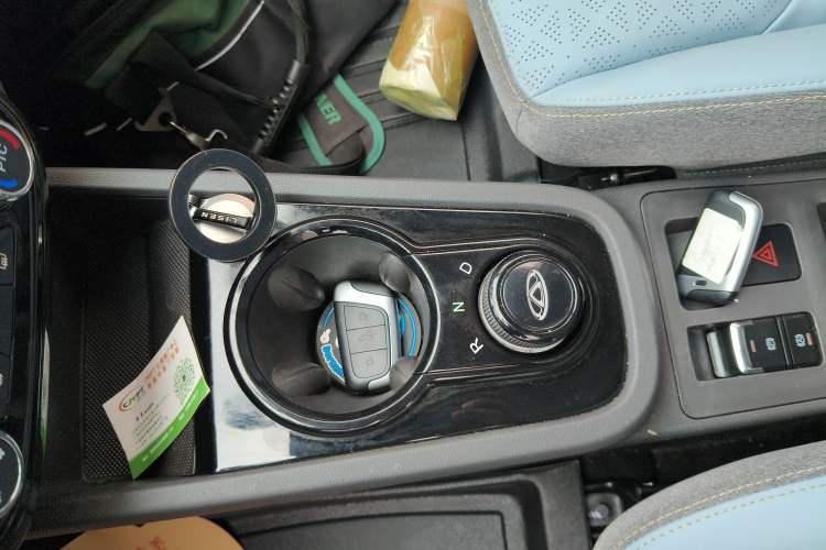 Used Chery QQ Little Ant 2022 Sweet Pink Edition Half-Sugar Version Lithium Iron Phosphate 29.2 kWh 30 kW 301 km Vehicle Key