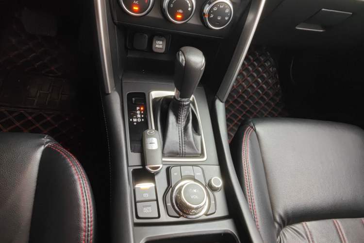 Used Mazda CX-4 2018 2.0L Automatic Two-Wheel Drive Blue Sky Dynamic Version China VI Standard Gear Lever