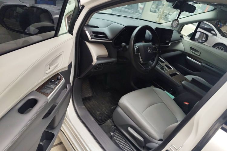 Used Toyota Granvia 2024 2.5L Hybrid Comfort Edition