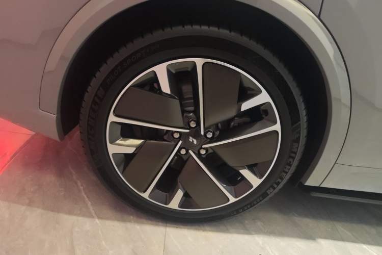 Used Li Auto L9 2025 Ultra Smart Refreshed Edition Right Rear Wheel Hub