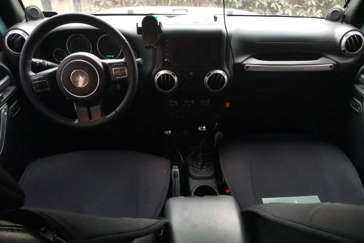 Used Jeep Wrangler 2013 3.6L Sahara Four-Door Edition
